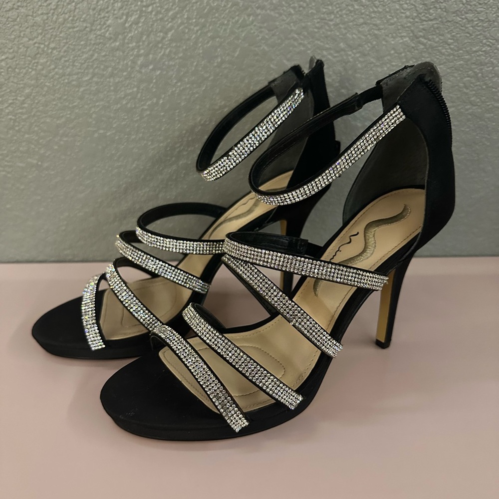 Nina Renea-LS Black Luster Heels size 8